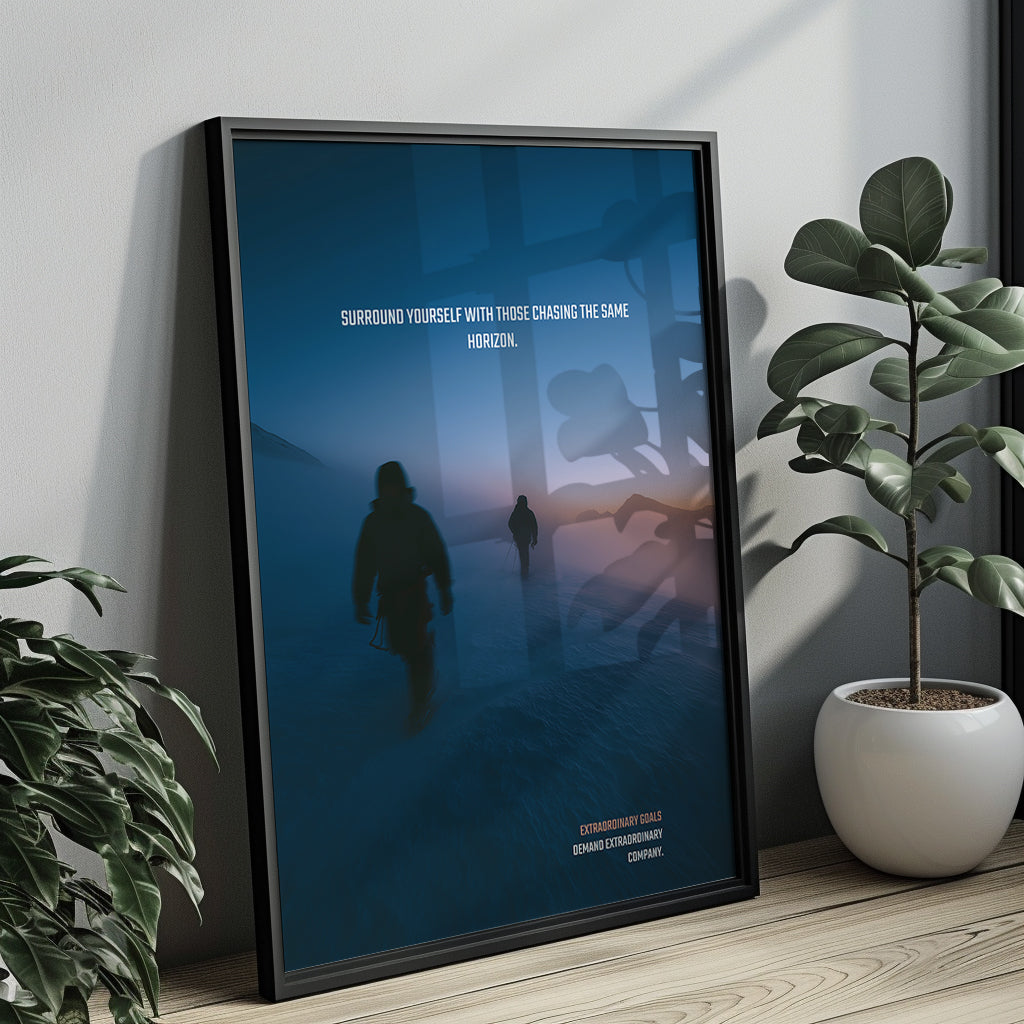 Chasing the Same Horizon – Motivationsposter Bergsteiger