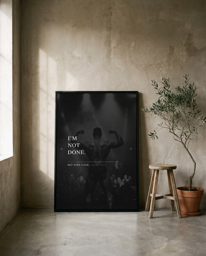 I'm Not Done – Bodybuilding Poster | Schwarz-Weiß Wandbild für Gym & Krafttraining