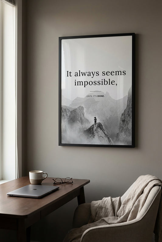 It Always Seems Impossible – Trail Running Poster | Schwarz-Weiß Wandbild Motivation
