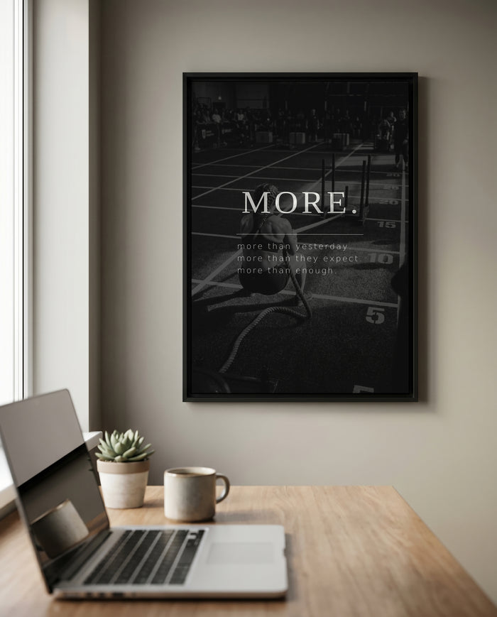 MORE. – Motivation Poster für Functional Fitness | Schwarz-Weiß Wandbild Frauen & Sport