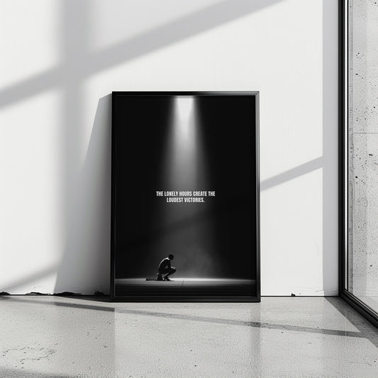 The Lonely Hours Create the Loudest Victories – Motivationsposter Sport & Erfolg