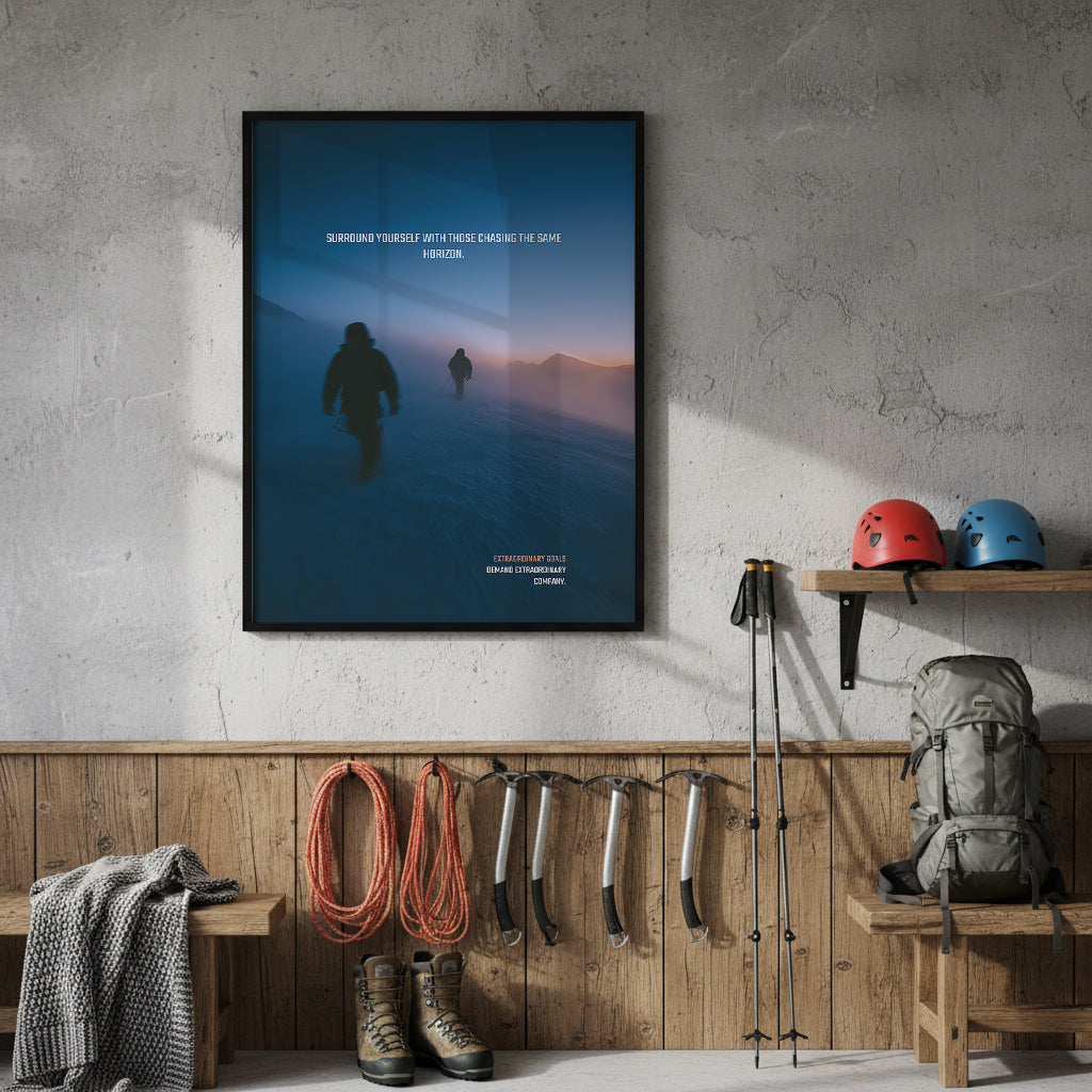 Chasing the Same Horizon – Motivationsposter Bergsteiger